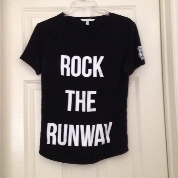 Victoria's Secret Tops - Offer welcome VS 2016 Fashion Show tee